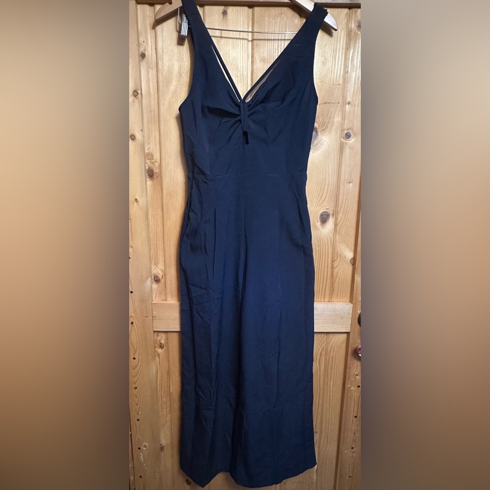 NEW w/o Tags - Elegant Navy Blue Sleeveless Pant Suit - Medium